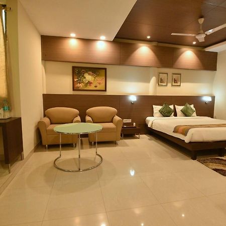 Отель Dibrugarh Club House Экстерьер фото