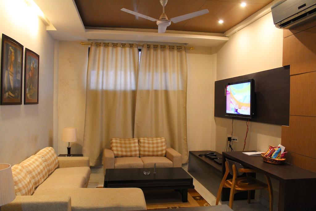 Отель Dibrugarh Club House Экстерьер фото