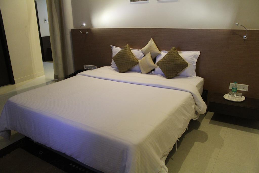 Отель Dibrugarh Club House Экстерьер фото