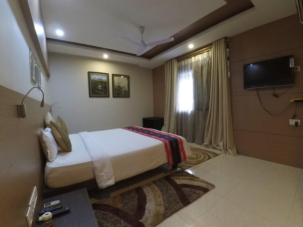 Отель Dibrugarh Club House Экстерьер фото