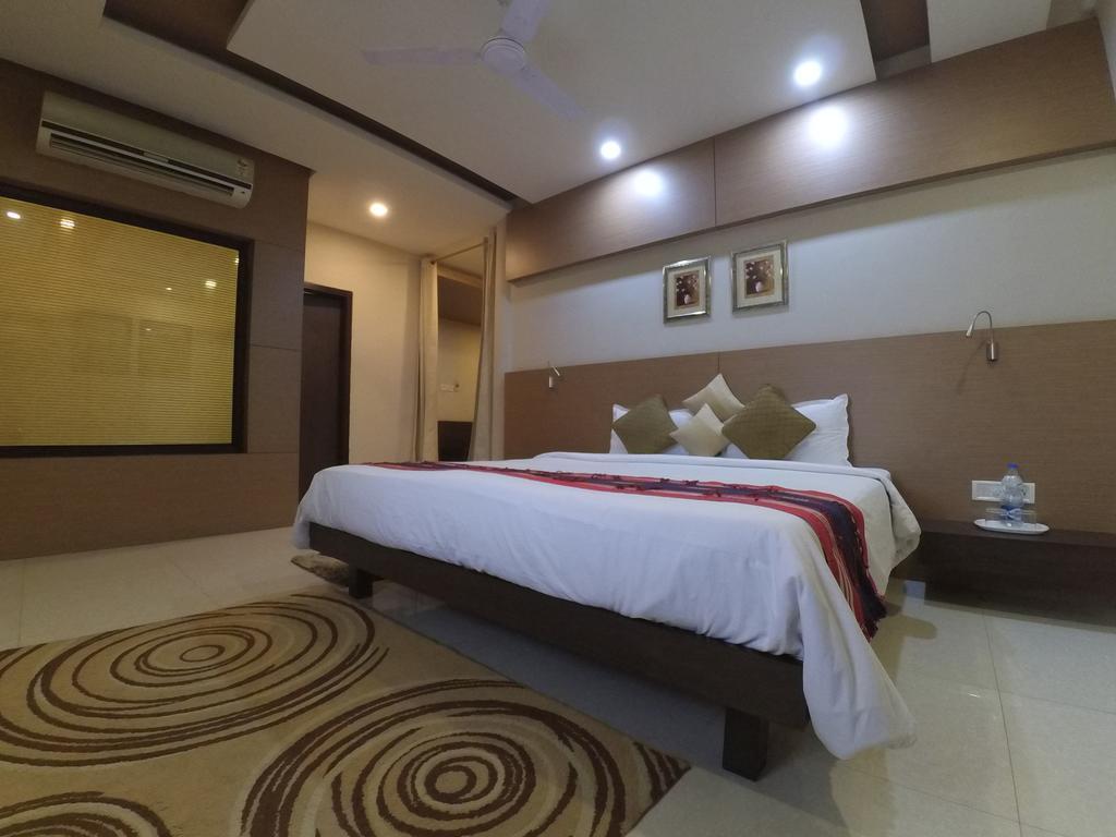 Отель Dibrugarh Club House Экстерьер фото