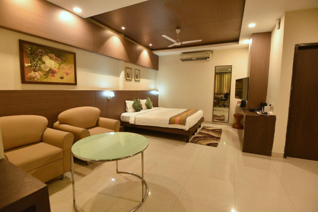 Отель Dibrugarh Club House Экстерьер фото