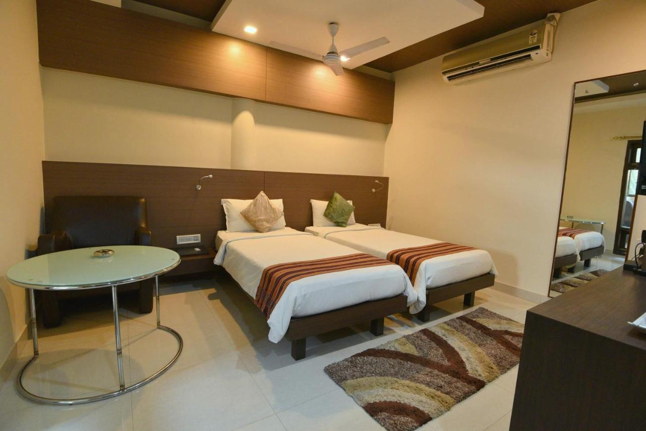 Отель Dibrugarh Club House Экстерьер фото