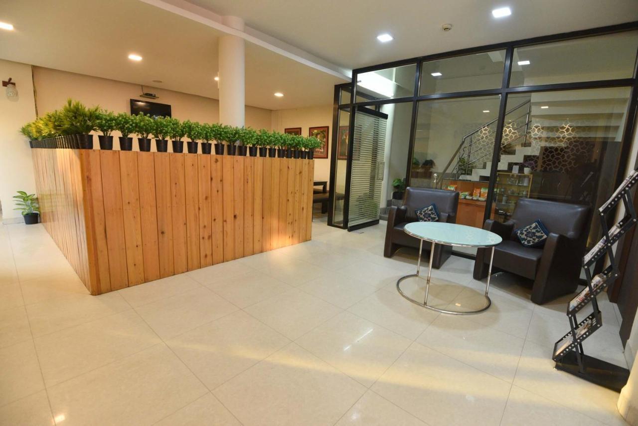 Отель Dibrugarh Club House Экстерьер фото