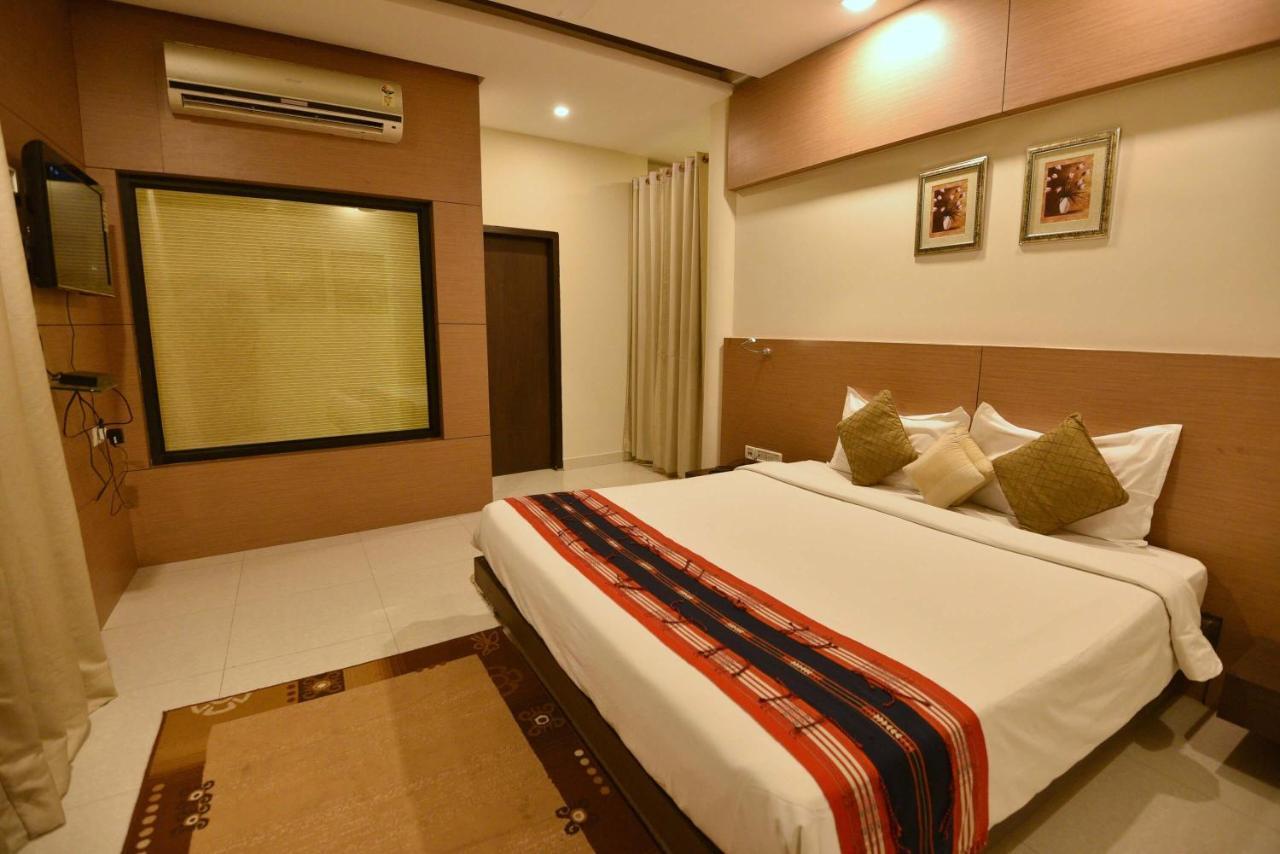 Отель Dibrugarh Club House Экстерьер фото