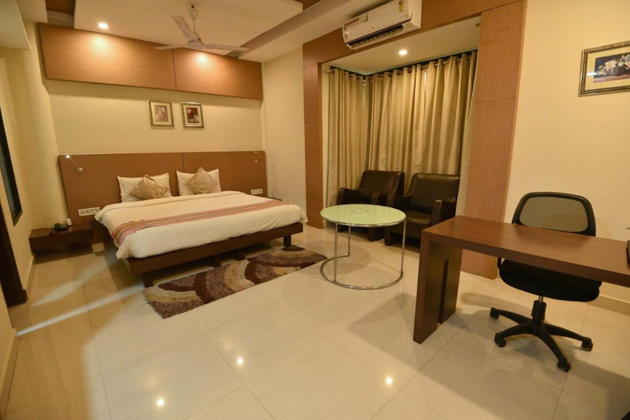Отель Dibrugarh Club House Экстерьер фото