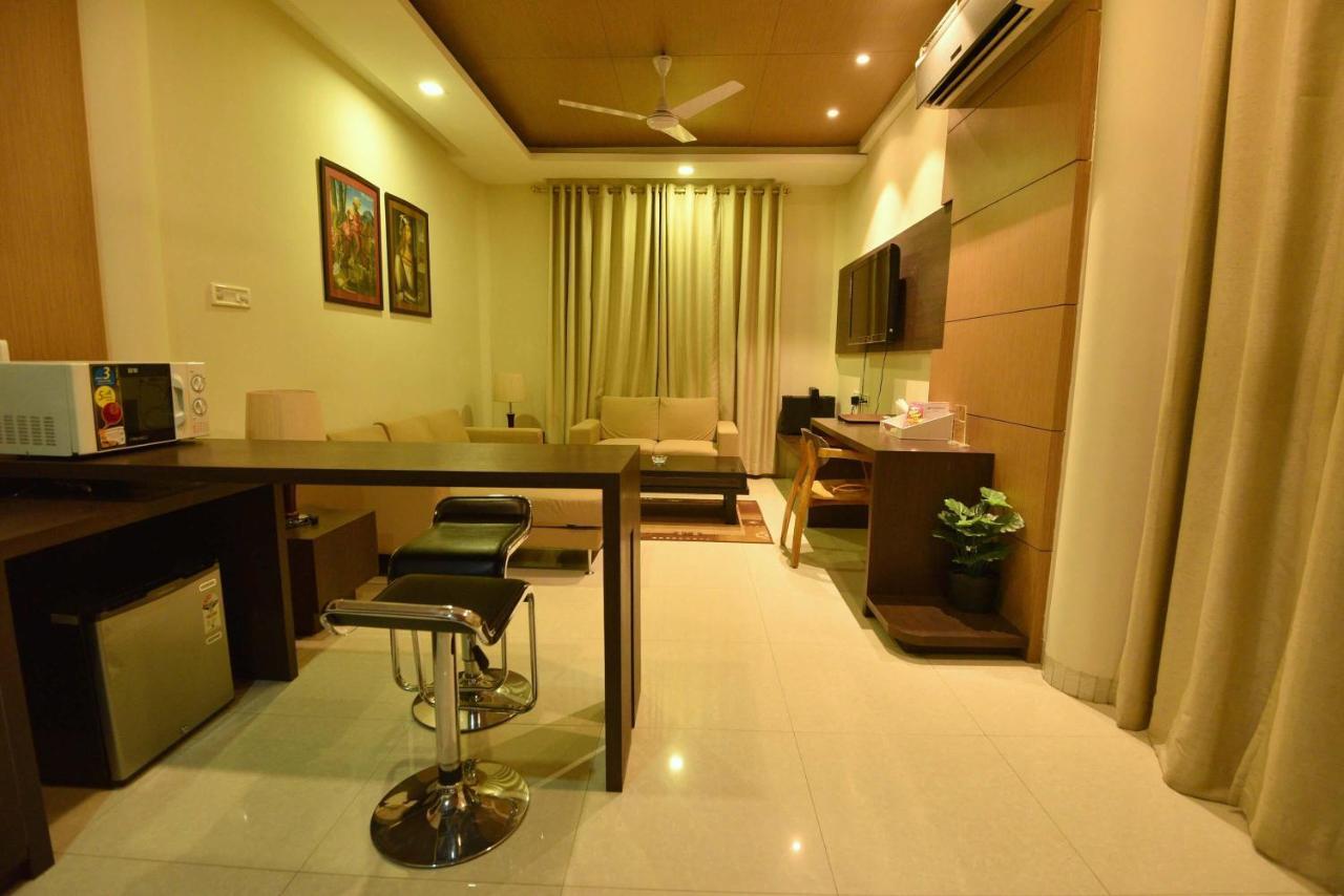 Отель Dibrugarh Club House Экстерьер фото